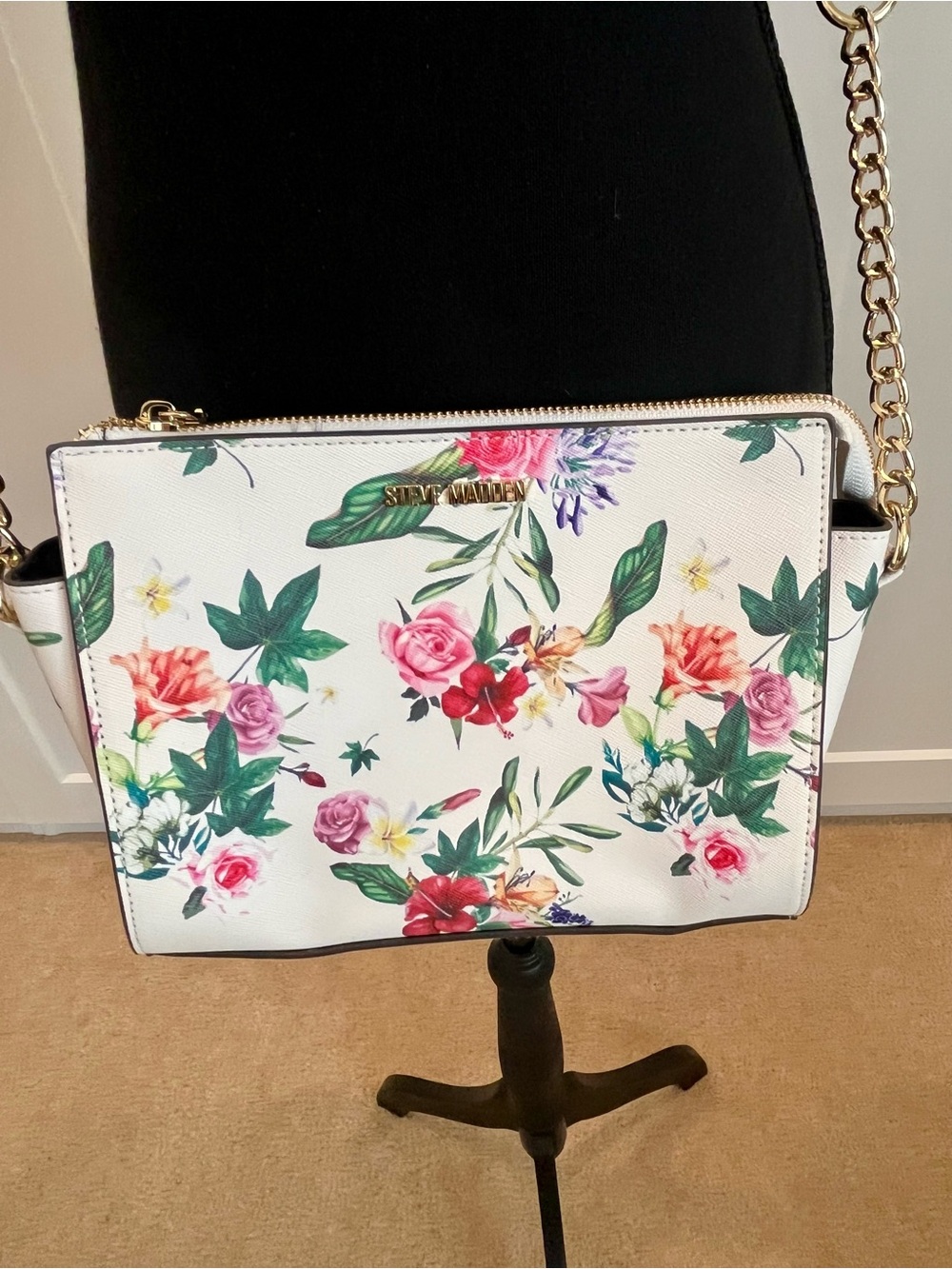 NWOT Steve Madden White Floral Crossbody with Gold Chain